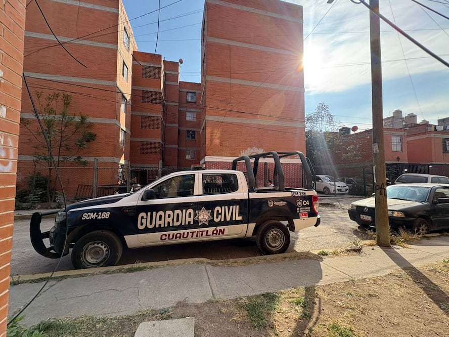 El departamento localizado en el primer piso del edificio 8, en la calle Orano Poniente, no tiene sellos de la Fiscalía General de Justicia del Estado de México. Foto: Arturo Contreras/ El Universal