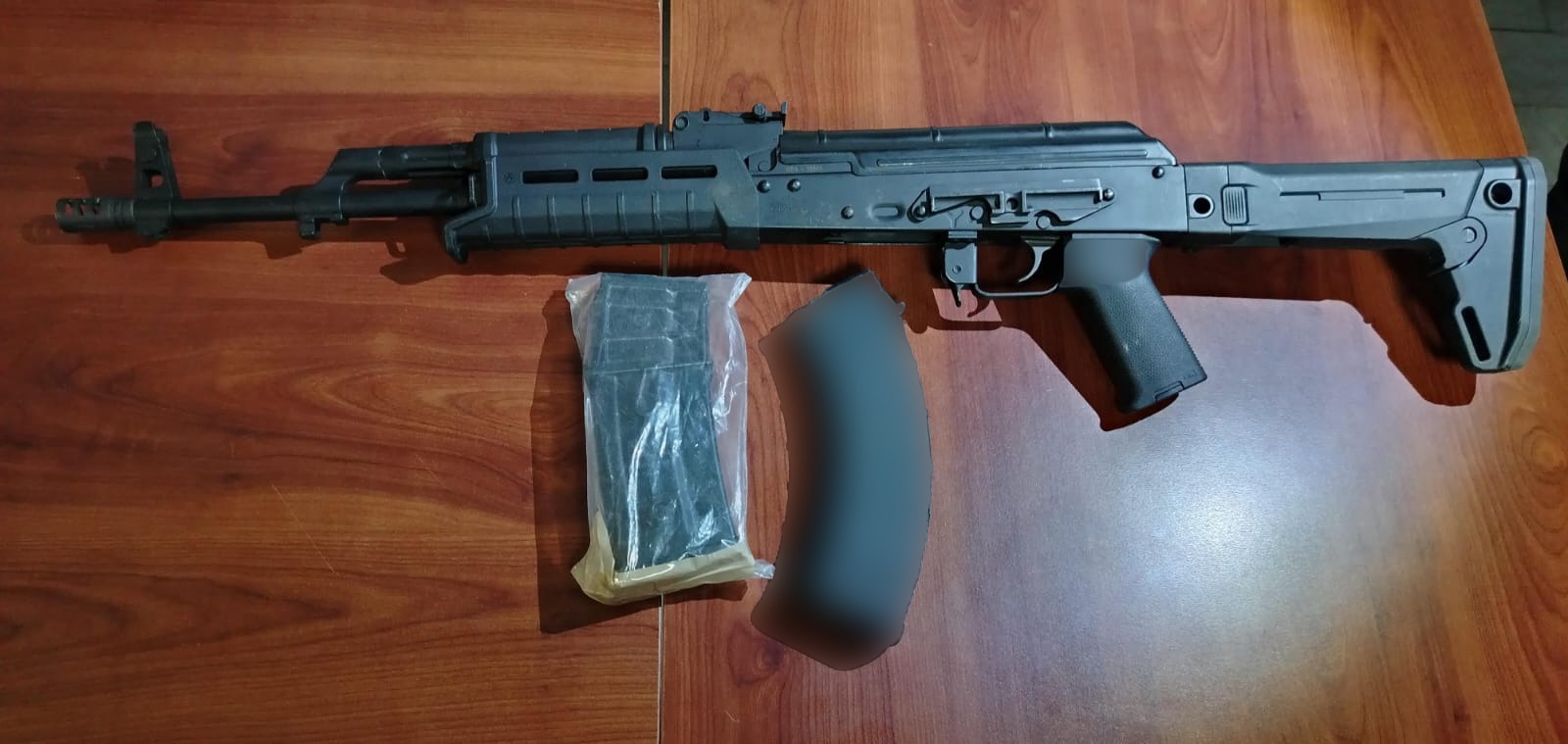 Les aseguraron un fusil AK-47, dos cargadores y cartuchos útiles calibre 7.62 milímetros / Foto Especial