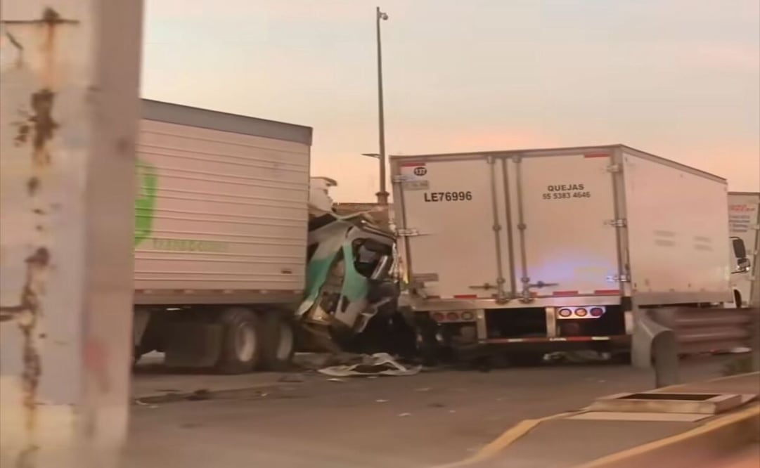 El siniestro ocurrió a la altura del kilómetro 43, antes de llegar a la caseta de cobro No. 4 de Caminos y Puentes Federales, en el municipio de Tepotzotlán. Foto: Especial