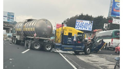 ¡Caos en la México-Toluca! Pipa invade carril contrario en La Marquesa y paraliza el tráfico hacia la capital