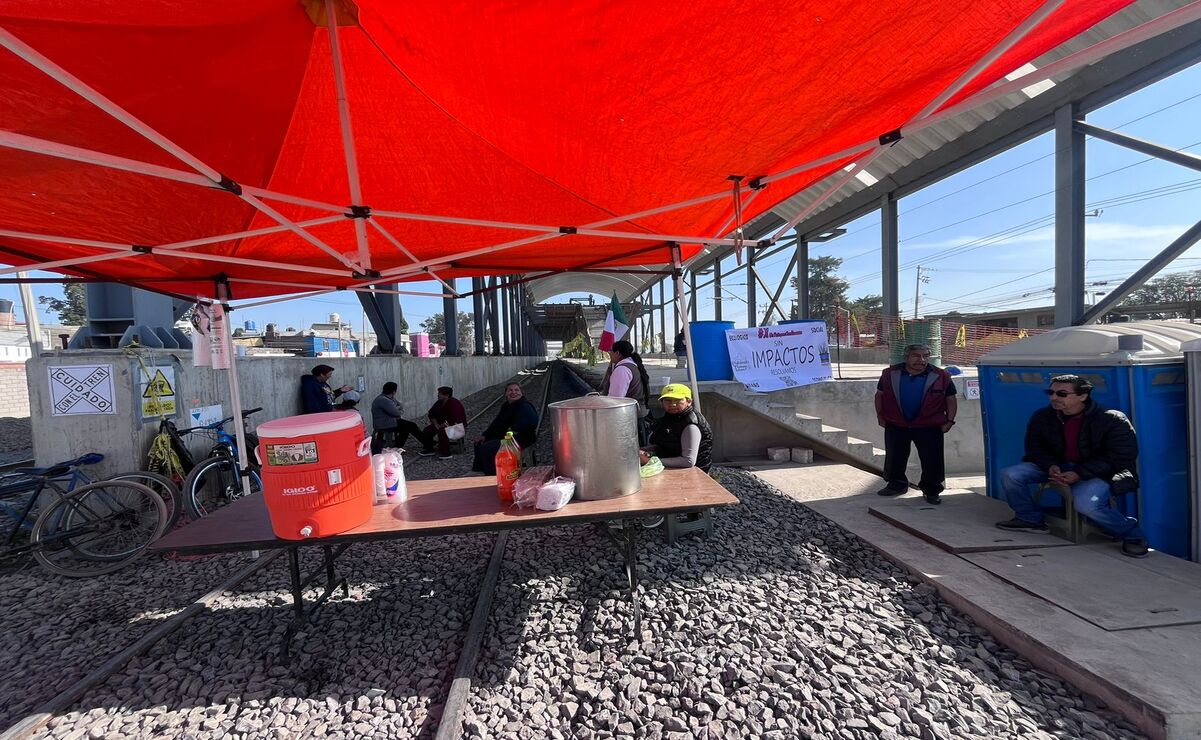 En la estación Teyahualco acamparon siete personas / Foto Arturo Contreras