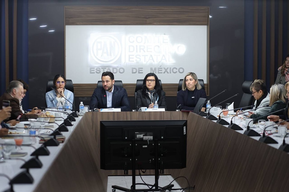 También pueden agendar una videollamada al correo institucional del partido. Foto Especial