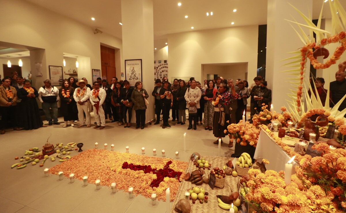 Se colocó una ofrenda matlatzinca en el vestíbulo de la Sala de Conciertos “Felipe Villanueva”. Foto: Especial
