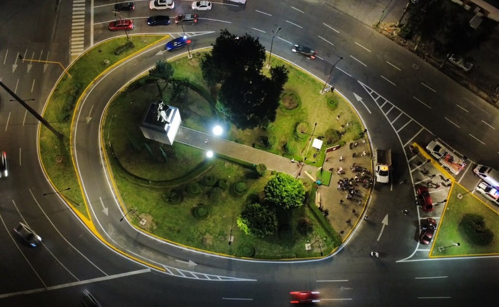 La intervención incluyó la colocación de nuevos postes y luminarias LED en esta vialidad. Foto especial