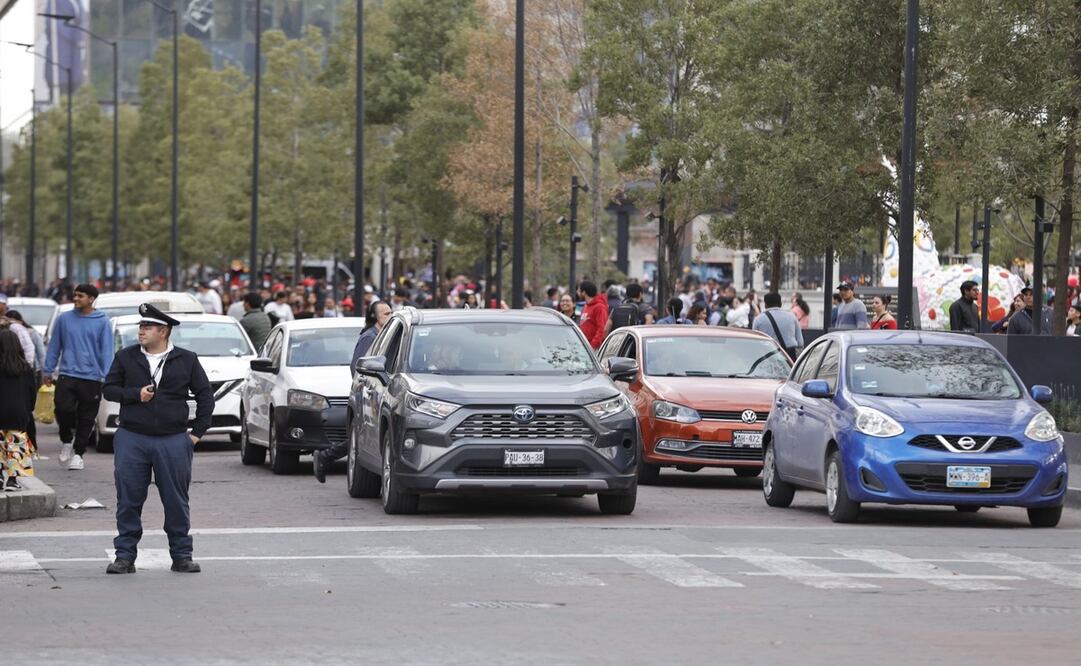 Los vehículos con engomado amarillo y terminación de placas 5 y 6 no podrán circular en el Valle de México, el Valle de Toluca y Santiago Tianguistenco. Foto: Archivo El Universal Edomex