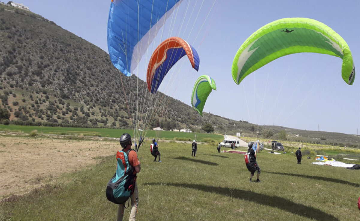 En Valle de Bravo podrás realizar vuelos en parapente / Foto: Especial