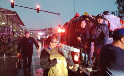 Lluvias inundan vialidades y suspenden transporte; activan Operativo Tormenta en Ecatepec