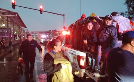 Lluvias inundan vialidades y suspenden transporte; activan Operativo Tormenta en Ecatepec