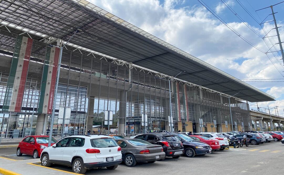 Se les atribuyen los recientes robos en el estacionamiento de "El Insurgente" a los motorratones. Foto: Arturo Hernández | El Universal Estado de Mexico.