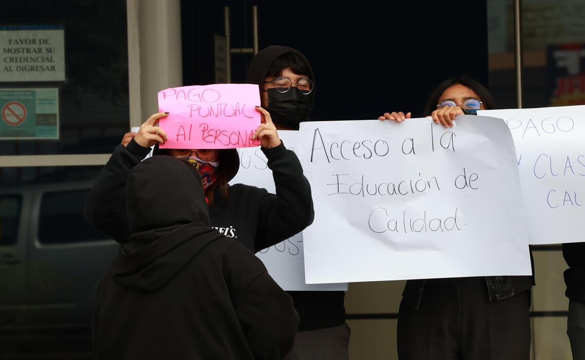 Los estudiantes cumplen con su mensualidad de dos mil 400 pesos / Foto Alejandro Vargas