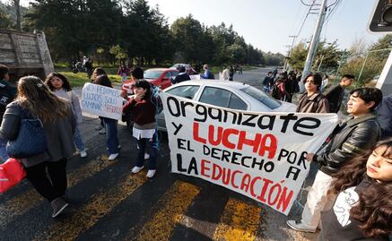 Estudiantes reclaman por baches y alumbrado insuficiente