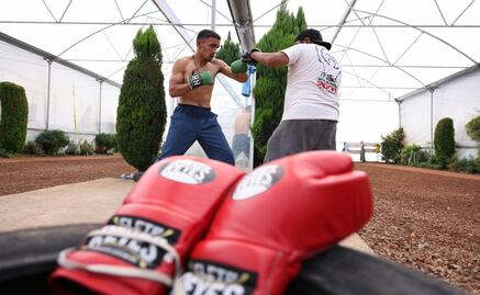 César Longares se prepara para boxear en Argentina