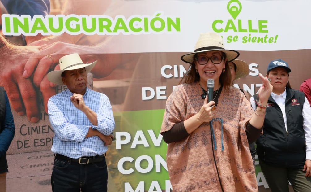 Mediante la modalidad "Mano a Mano", el gobierno municipal de Ecatepec aportó los materiales y los colonos sumaron el trabajo operativo. Foto Especial