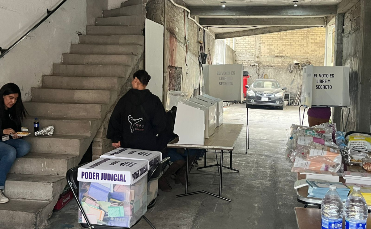 La falta de claridad y las condiciones en la casilla de Toluca generaron frustración entre los votantes de la elección judicial. Foto: Karen Aldama