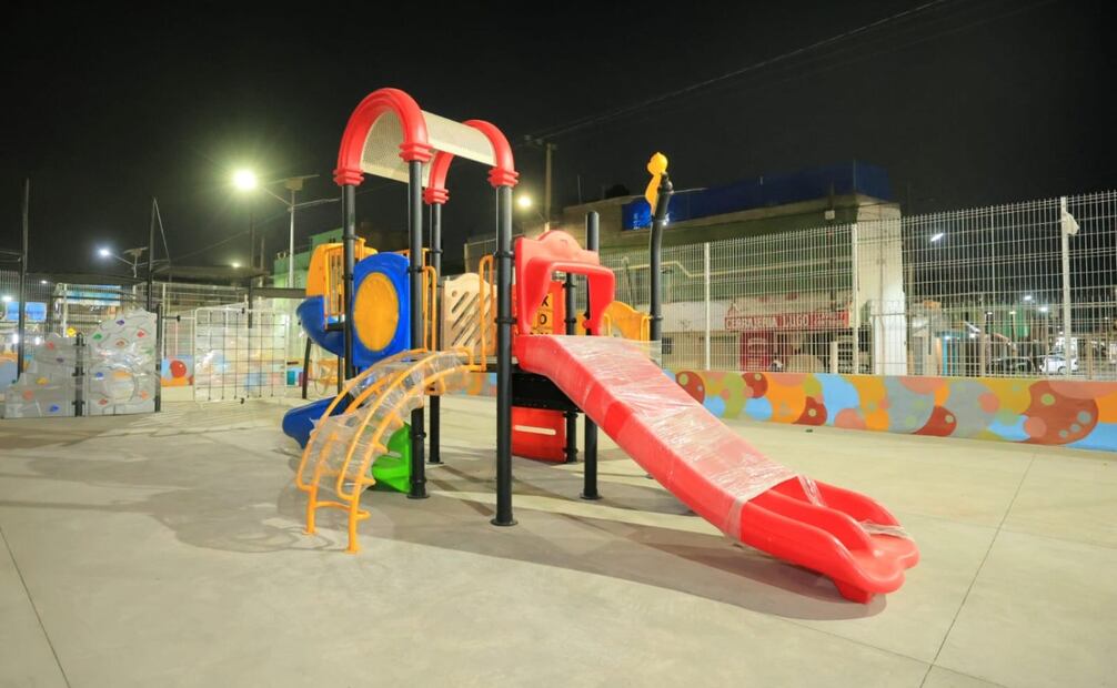 El Sendero Seguro de Av. Pichardo Pagaza convierte una zona antes abandonada en un corredor de luz, arte y recreación. Foto Especial