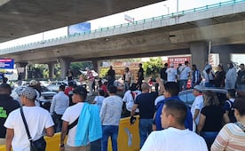 ¡Bloqueo intermitente en Periférico Norte! Se manifiesta personal de centros de rehabilitación 