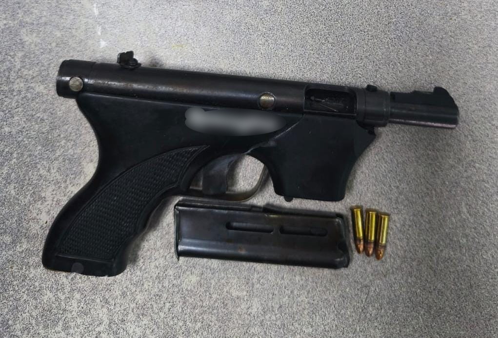 Les aseguraron una pistola calibre 22 milímetros con varios cartuchos útiles / Foto Especial