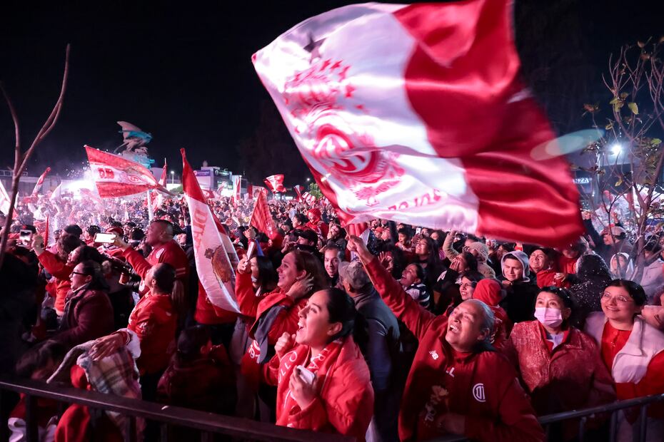 Alexis Vega se erigió como el héroe al anotar el tiro definitivo. Foto: Alejandro Vargas/ El Universal