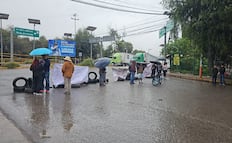 Vecinos bloquean carretera Las Ánimas-Coyotepec para exigir su rehabilitación