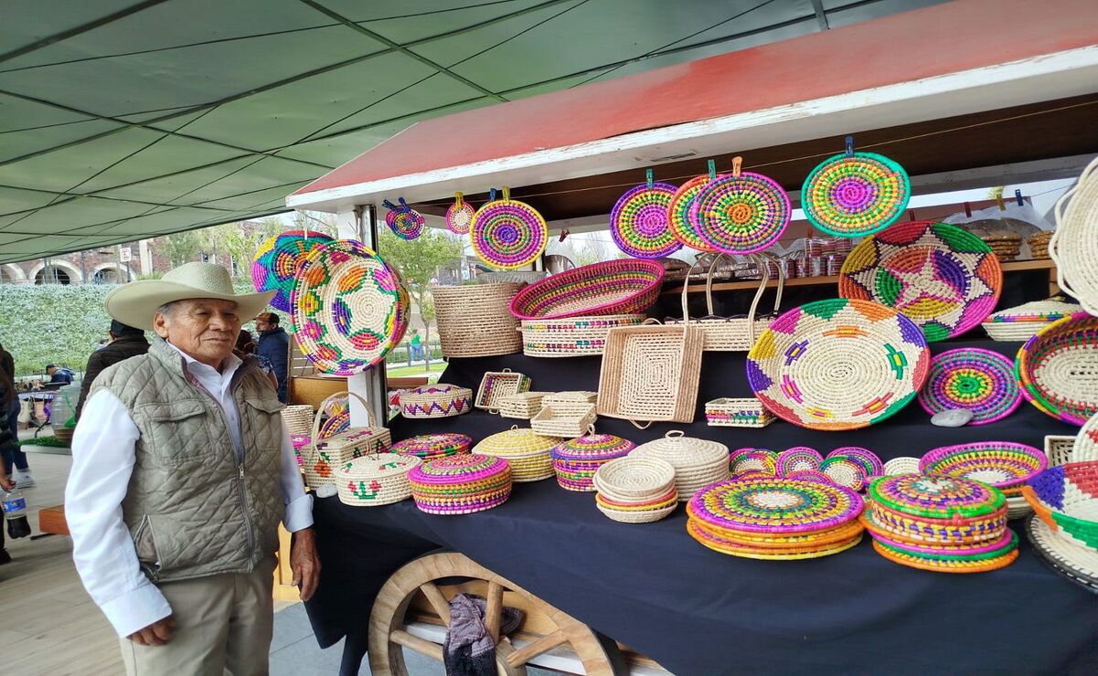 Con esta venta especial el IIFAEM impulsa la economía del sector artesanal / Foto Especial