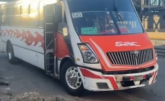 Encapuchados asaltan transporte público en la México-Puebla; hay dos lesionados 