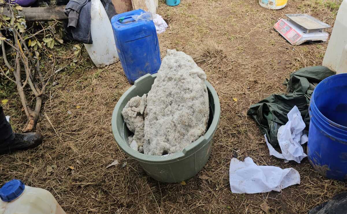 En el lugar, se encontraron utensilios, bidones, contenedores de plástico y reactores para la elaboración de diversas drogas. Foto: Especial