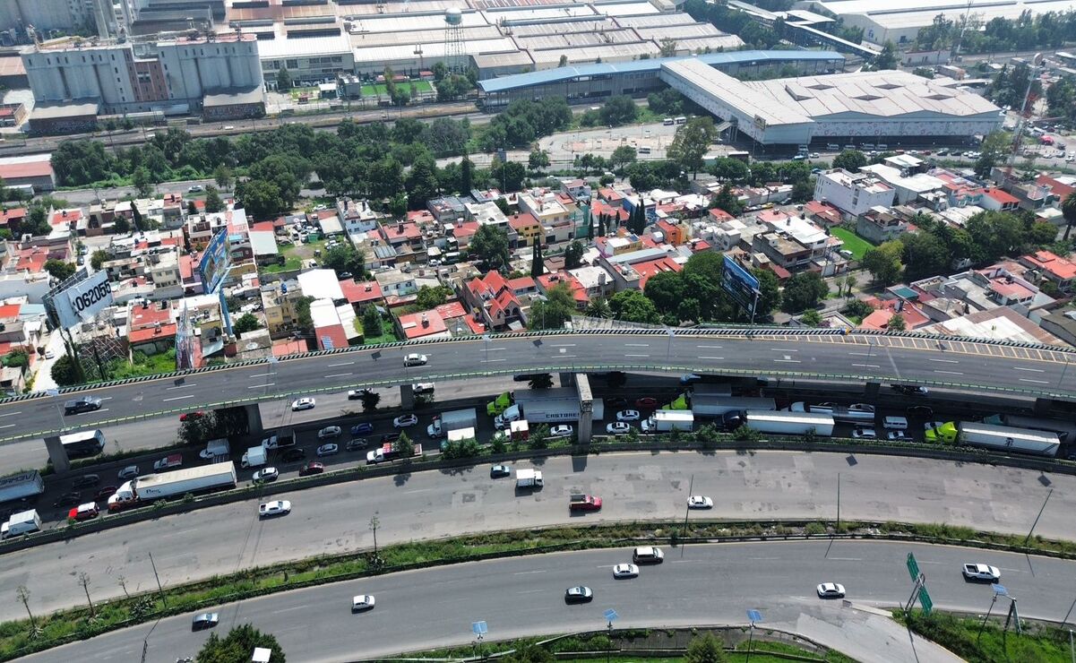 Caos vial en México-Querétaro por congestionamiento en zona industrial