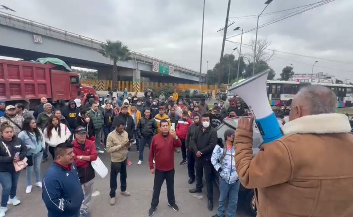 Más de 100 manifestantes bloquearon la Vía Morelos para protestar contra el cobro de grúas. Foto: Especial.