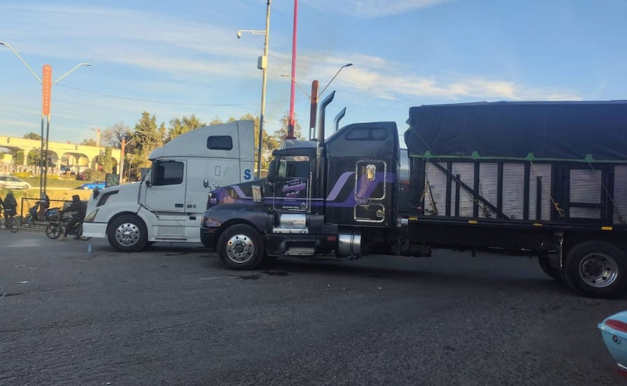 Busca ruta alterna; sigue bloqueo de transportistas en Teoloyucan

 