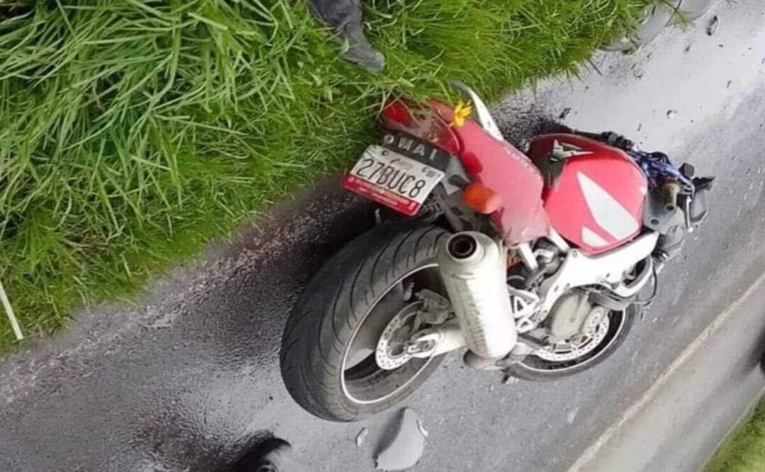 Motociclista, falleció al chocar con un vehículo sobre la carretera libre Toluca-Ixtlahuaca FOTO: Cortesía
