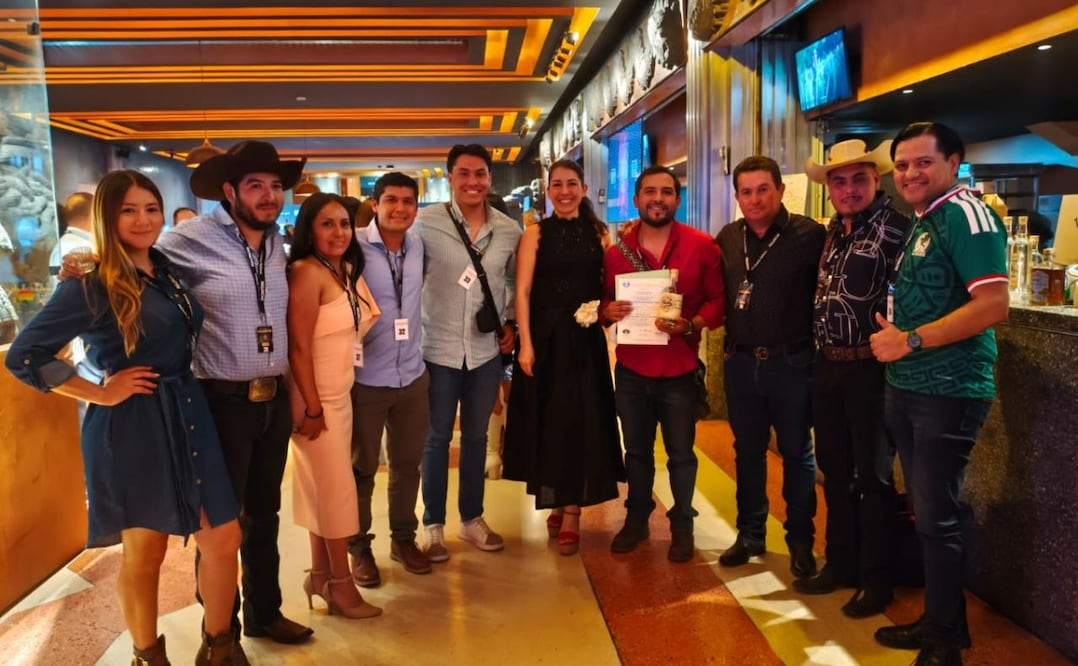 Las marcas Cerro de la Serpiente y Don Chingón ya cuentan con el aval oficial para ser comercializadas como mezcal auténtico. Foto Especial