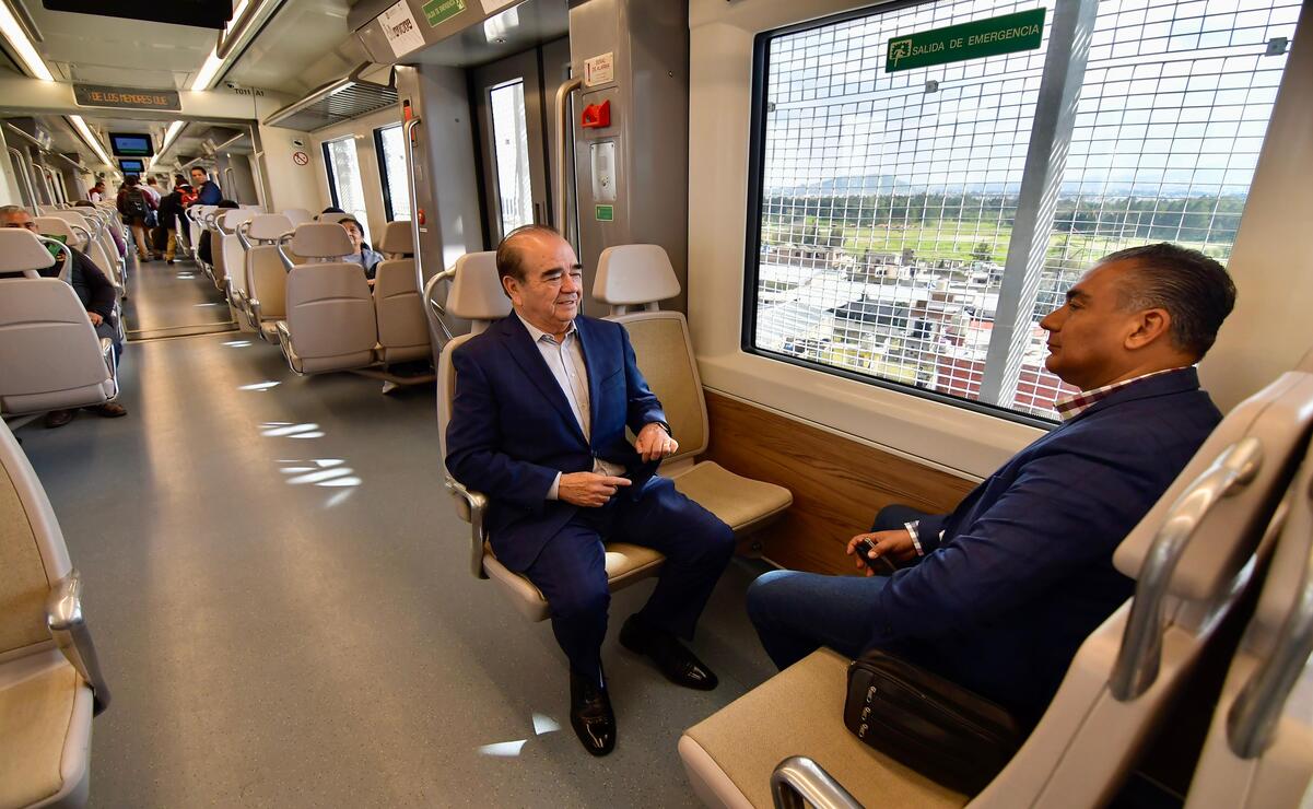 Los diputados del Edomex viajaron desde la estación de Zinacantepec. Foto: Arturo Hernández.