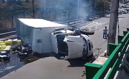 Caos en la México-Toluca: Volcadura de camión de carga provoca cierre de autopista