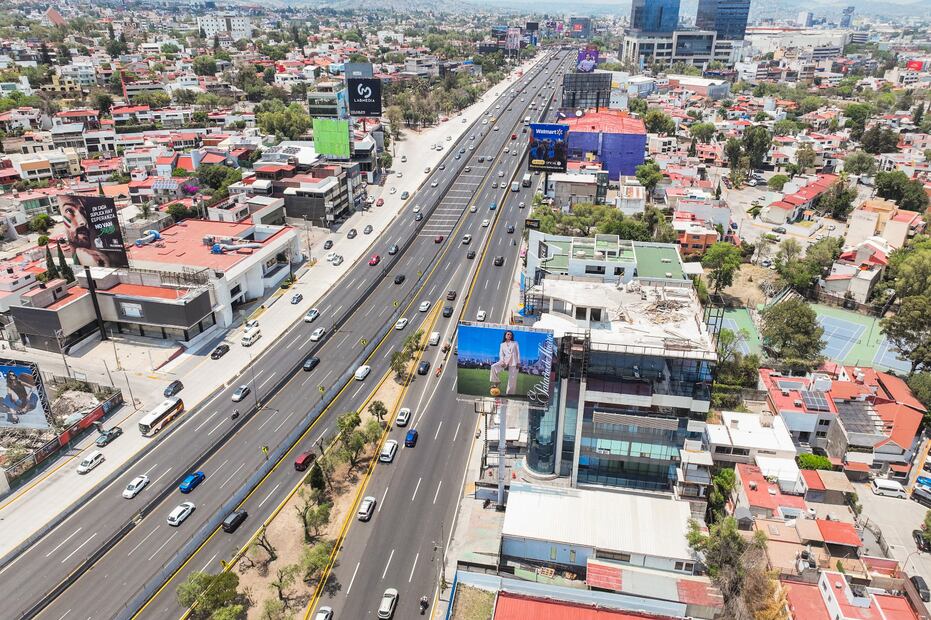 La intervención incluye rehabilitación de alcantarillas, áreas verdes, guarniciones y banquetas, además de pintura en puentes peatonales e instalación de iluminación. Foto: especial