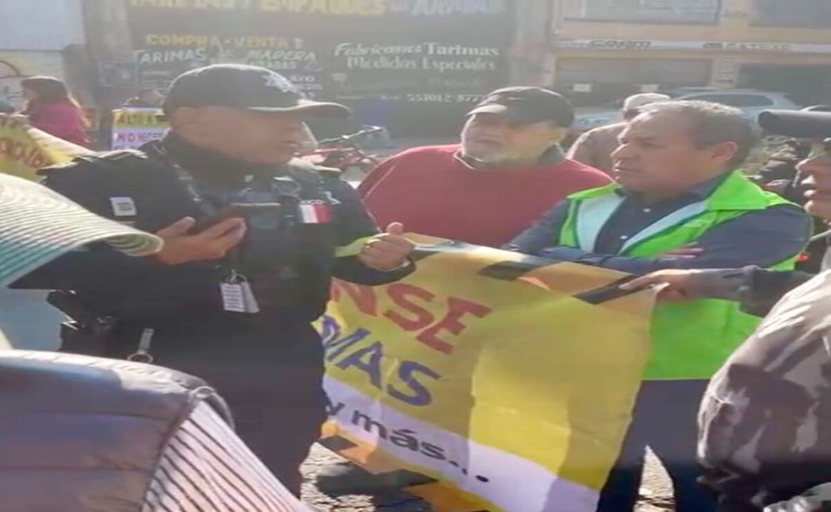 Un grupo de vecinos de esta zona limítrofe entre Naucalpan y la alcaldía Azcapotzalco, desplegaron mantas de rechazo a la construcción. Foto: Captura de pantalla