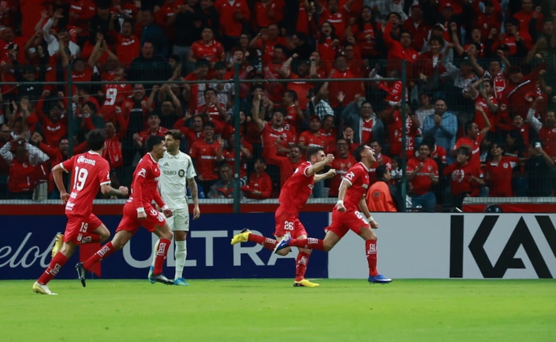 La afición del Toluca hizo pesar el Nemesio Diez durante los 90 minutos de la semifinal. Foto Alejandro Vargas / El Universal