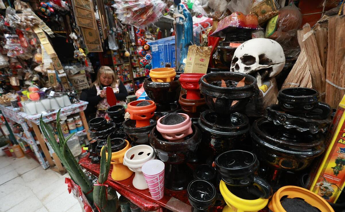 Las familias mexiquenses que colocarán las tradicionales ofrendas incluirán en promedio 20 productos / Foto Alejandro Vargas