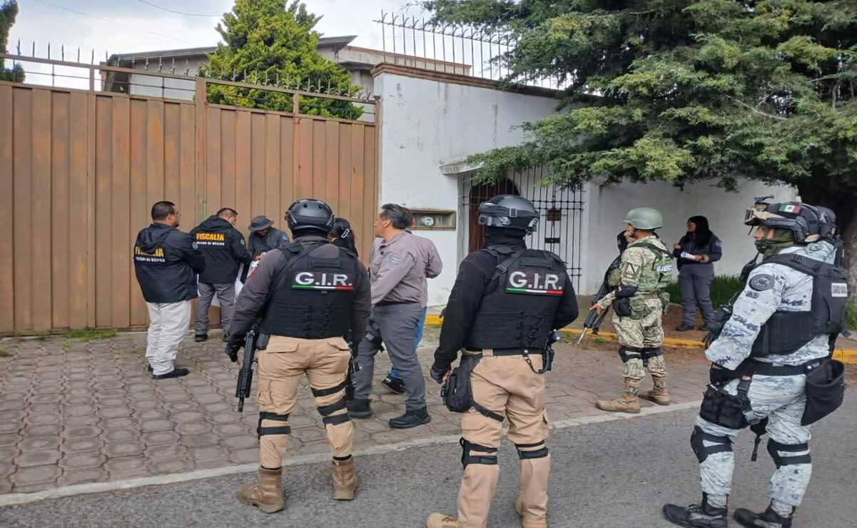 La movilización de elementos de seguridad se llevó a cabo en la calle Doctor Carlos Riva Palacio en la Colonia Xinantecatl, para el aseguramiento de un inmueble en Metepec. Foto: Especial