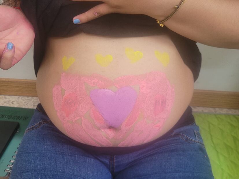 Los paquetes contienen guías de derechos sexuales, juegos didácticos y calendarios de ciclo menstrual, diseñados para empoderar a las menores y sensibilizar a sus cuidadores. Foto Alma Rodríguez / El Universal