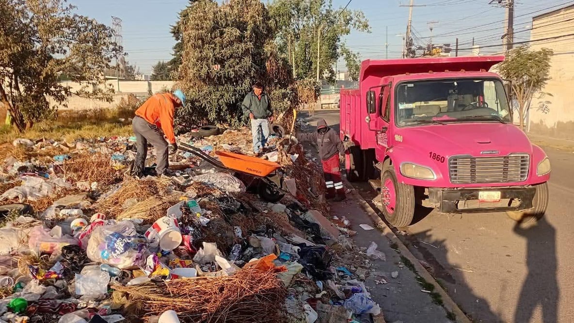 La basura abandonada en los barrios altos termina bloqueando las alcantarillas, provocando inundaciones en las zonas bajas de la ciudad. Foto Especial