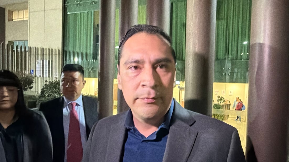 El caso ha estado marcado por denuncias de revictimización, incluyendo la baja académica de la denunciante durante el proceso, lo que generó protestas de colectivos estudiantiles. Foto Especial