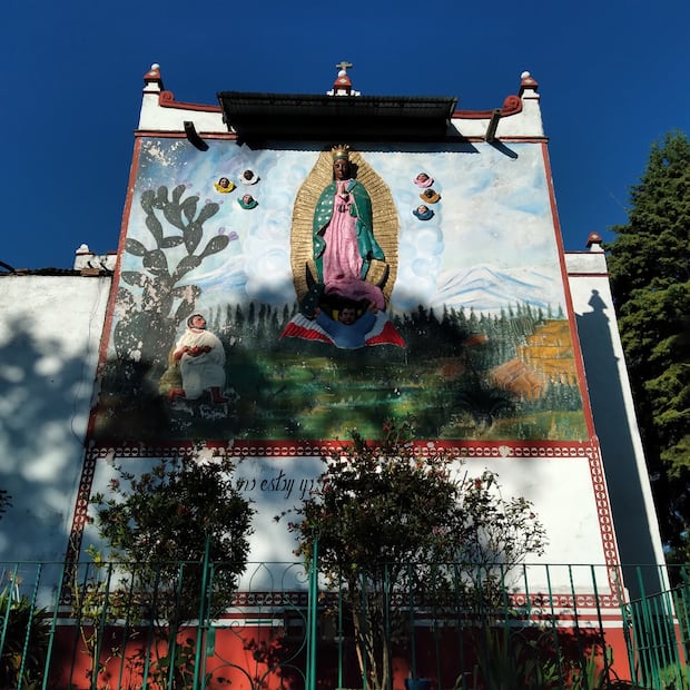 Una imagen monumental labrada de la Virgen de Guadalupe puedes admirar en la ermita del cerro del Calvario, En Metepec. Foto. Cortesía Gabriel Sánchez