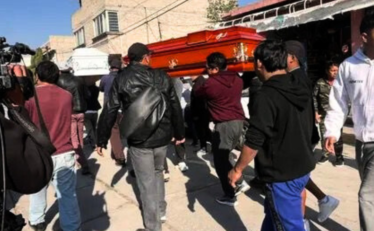 Familiares y amigos despiden a las víctimas de la tragedia. Foto: Especial