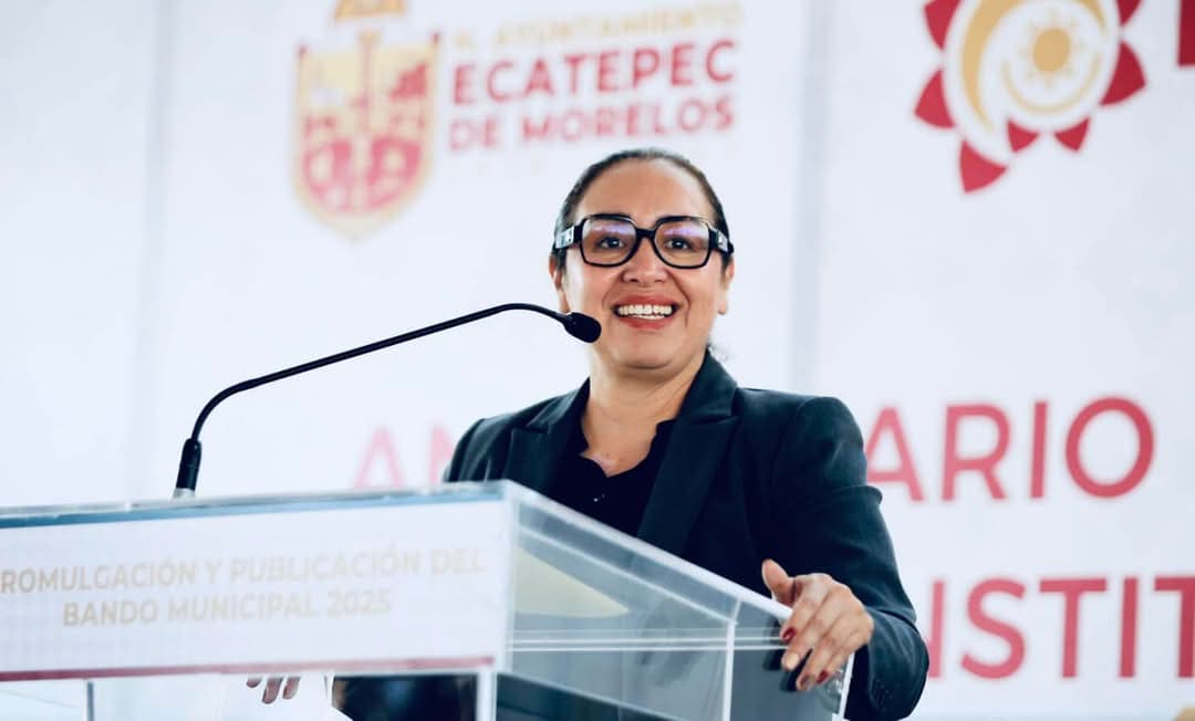 Azucena Cisneros Coss. Foto Especial
