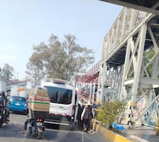 Cae un hombre desde el puente peatonal del Tren Suburbano; muere al instante