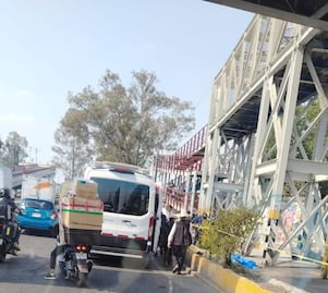 Cae un hombre desde el puente peatonal del Tren Suburbano; muere al instante