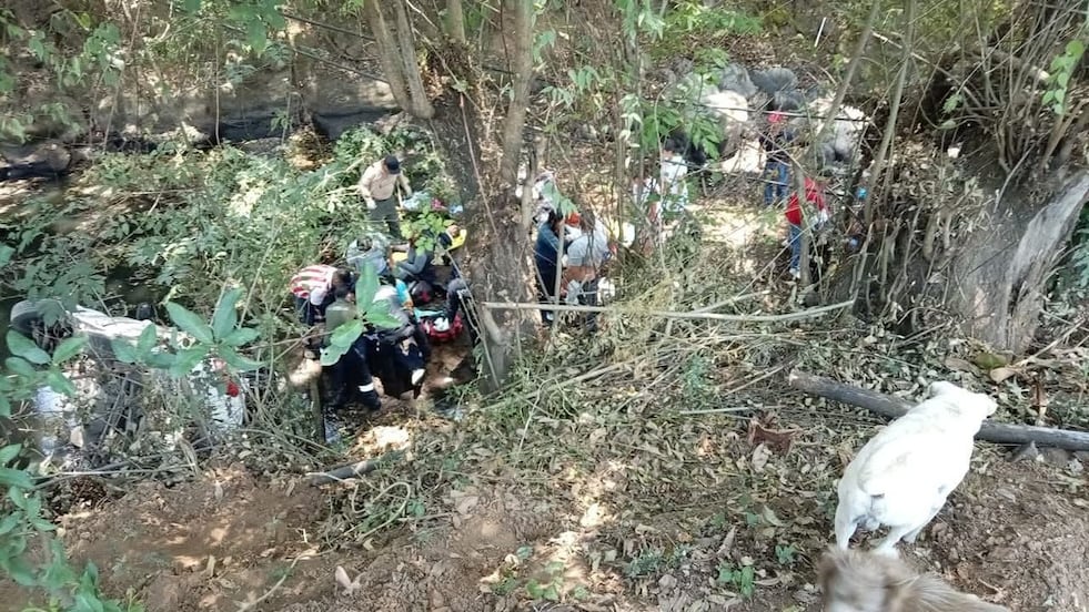 Volcadura en la carretera Santiago–Chalma deja nueve peregrinos heridos