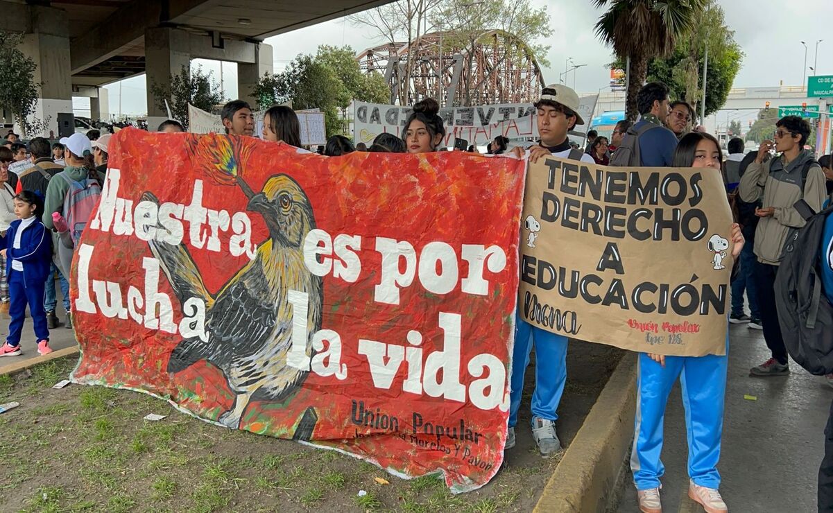 Profesores y estudiantes de varios planteles bloquearon ambos sentidos de la Vía Morelos / Foto Especial