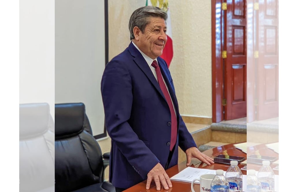 El alcalde de Tultepec, Sergio Luna Cortés, utiliza sus redes sociales para alertar directamente a la ciudadanía sobre un número fraudulento. Foto Especial