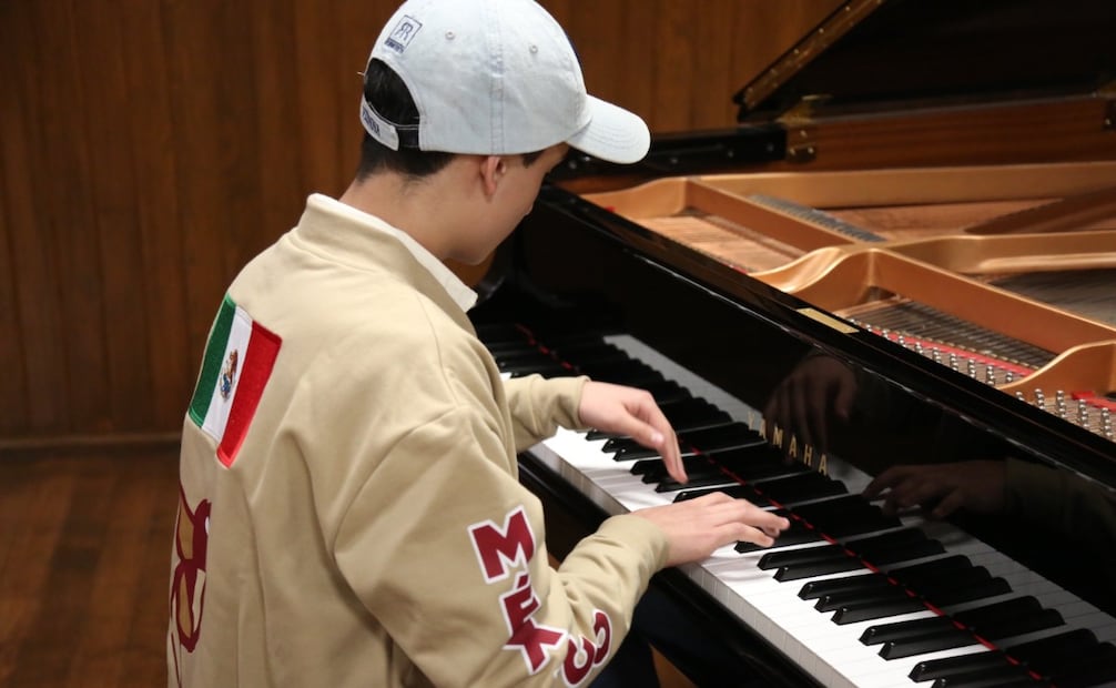 Mateo Castañeda Caffaratti durante su impecable ejecución en la final celebrada en Viena, Austria. Foto Especial